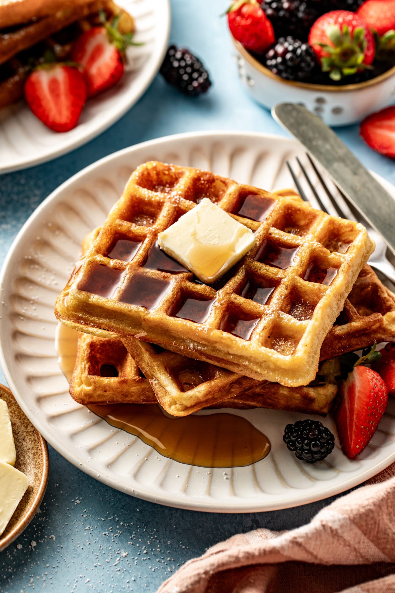 Transform Breakfast: Classic Buttermilk Waffles, Crispy & Fluffy Every Time